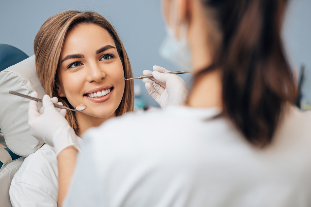 Professional,Doctor,Dentist,Examine,And,Treat,Spoiled,Teeth,With,The
